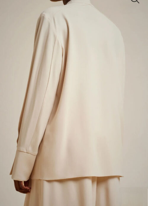 Elegancka bluzka Liviana Conti z efektownymi szerokimi mankietami, wykonana z miękkiego materiału