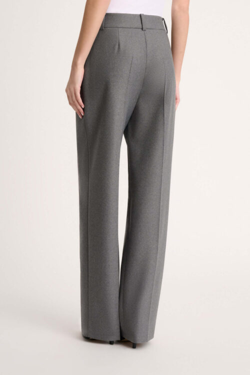OGGI – spodnie Luisa Spagnoli z prostą nogawką i eleganckim wykończeniem w szarym odcieniu