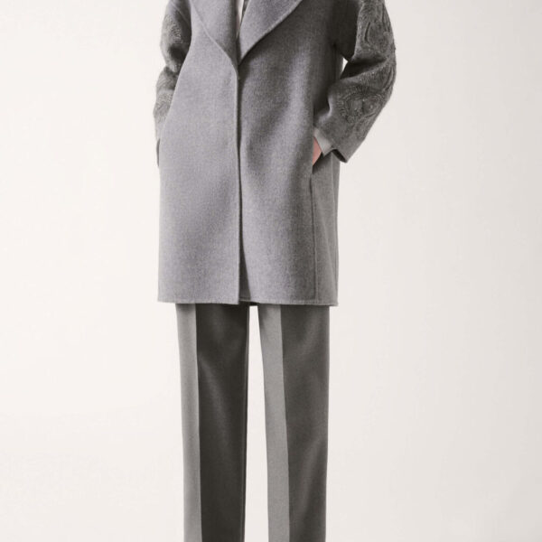 Spodnie OGGI z wełny, z prostym krojem i zaprasowanym kantem.