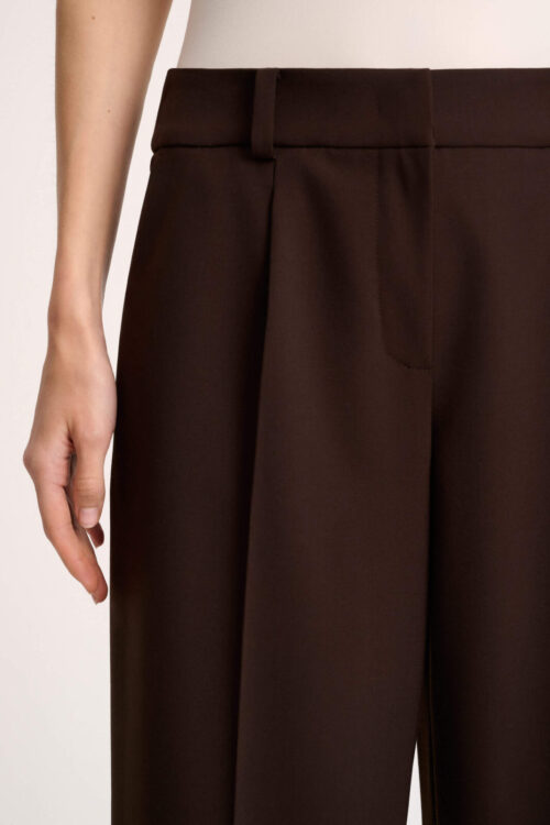 Spodnie o eleganckim, luźnym kroju