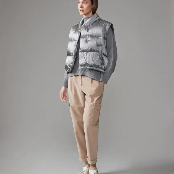 asymetryczny sweter wykonany z miękkiej wełny merynosowej i kaszmiru.