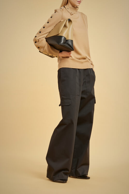 Liviana Conti sweter z wełny merynosowej z guzikami