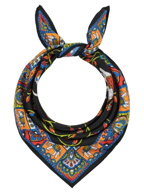 Kolorowa apaszka z czarnym tłem i detalami inspirowanymi motywem słoników, idealna do noszenia na szyi lub jako opaska do włosów.