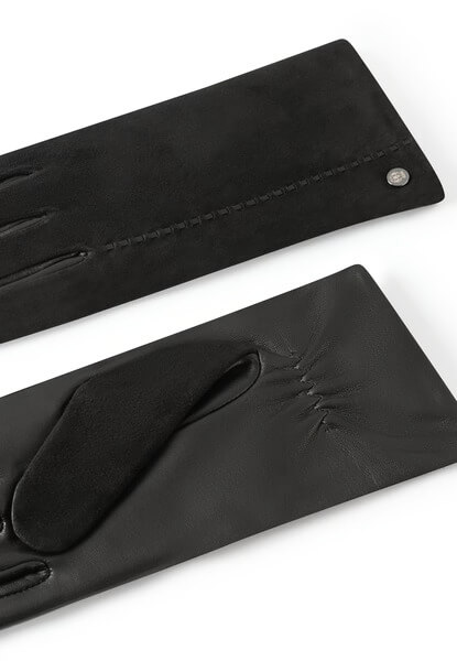 Stylowe rękawiczki Roeckl w kolorze czarnym, z delikatnym akcentem zamszowym i klasycznym designem, idealne na chłodne dni.