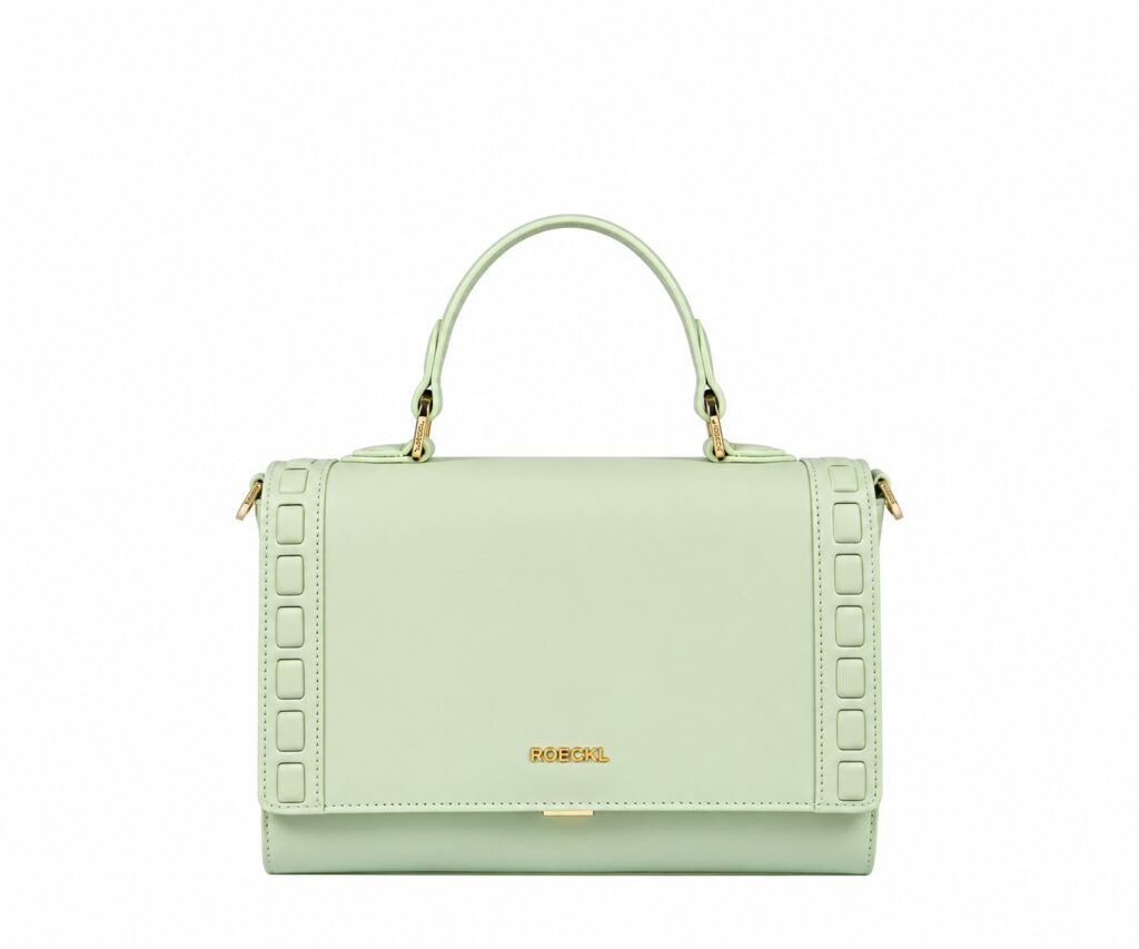 ROECKL Olivia sage green LUXINN &nbsp;Elegancka i ponadczasowa propozycja dla kobiet ceniących styl i funkcjonalność. Wykonana z wysokiej jakości skóry naturalnej, średniej wielkości, idealnie sprawdzi się zarówno na co dzień, jak i na specjalne okazje. Model wyposażony jest w odpinany pasek, który umożliwia noszenie torebki na ramieniu lub w dłoni, w zależności od potrzeb. Całość dopełniają złote metalowe elementy, które dodają jej szyku i subtelnego blasku.
