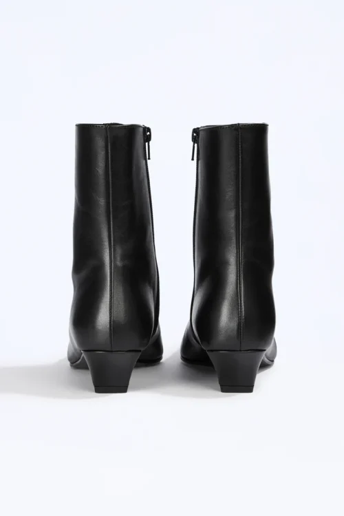 Botki Liviana Conti na niskim obcasie ze skóry cielęcej