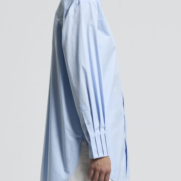 Koszula błękitna Peserico ze zdobionymi rękawami