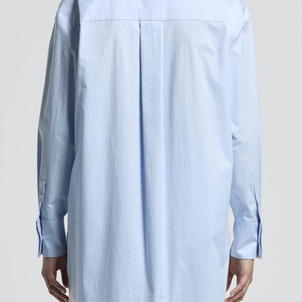 Koszula błękitna Peserico ze zdobionymi rękawami