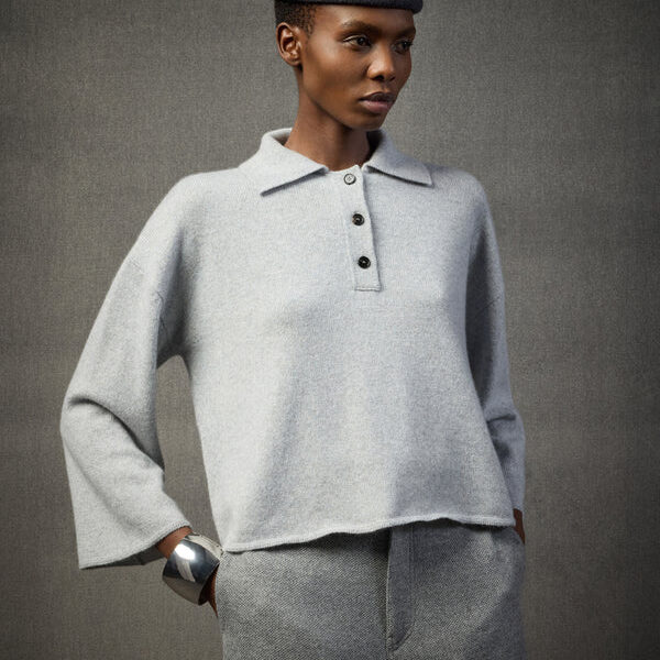 Sweter z jedwabiu i kaszmiru z kołnierzykiem