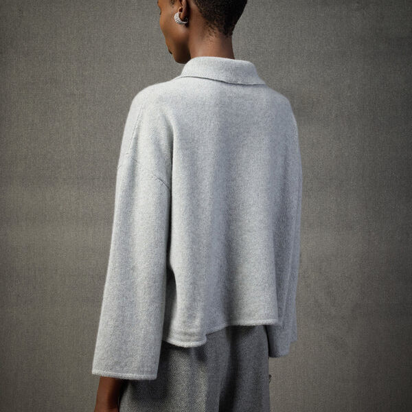 Sweter z jedwabiu i kaszmiru z kołnierzykiem