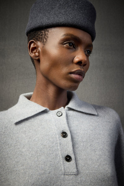 Sweter z jedwabiu i kaszmiru z kołnierzykiem