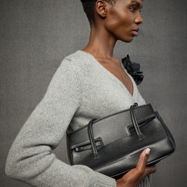 szary kardigan z różą Liviana Conti