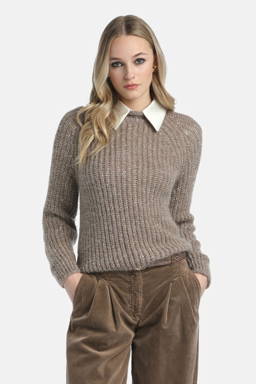 8712520956848377384ae69 11760631 02460100XX1 Sweter z mieszanki wełny i alpaki, ozdobiony prążkowanymi wykończeniami i subtelnymi metalicznymi nitkami lureksu. Wykończony eleganckim golfem typu komin. Regularny krój zapewnia komfort i stylowy wygląd.